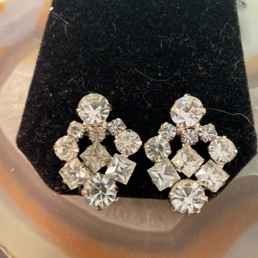 Sales 11-24-25 Vintage designer clip earrings guc 1.25” - Picture 3 of 10